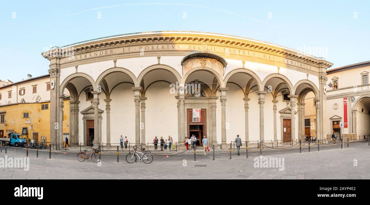 19. OKTOBER 2018, FLORENZ, ITALIEN: Basilika der Heiligen Verkündigungsarchitektur Stockfoto