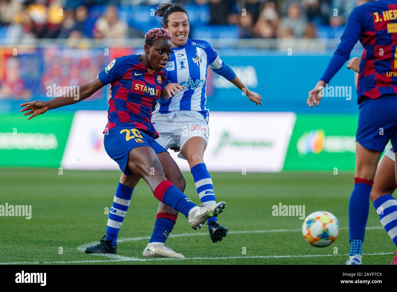 Barcelona, Spanien. Februar 2020. Oshoala vom FC Barcelona im Einsatz beim Spiel der spanischen Frauenliga Primera Iberdrola zwischen den Damen des FC Barcelona gegen Sporting Huelva Ladies im Johan Cruyff Stadium am 16. Februar 2020 in Barcelona, Spanien. Kredit: Dax Images / Alamy Live News Stockfoto