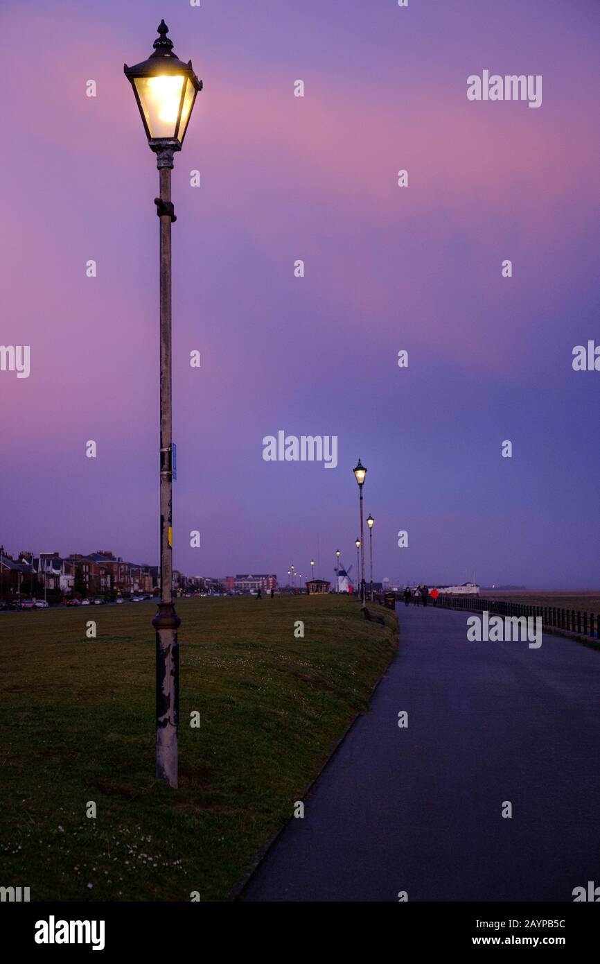 Lampen entlang des Ufers bei Lytham an der Fylde Coast Stockfoto