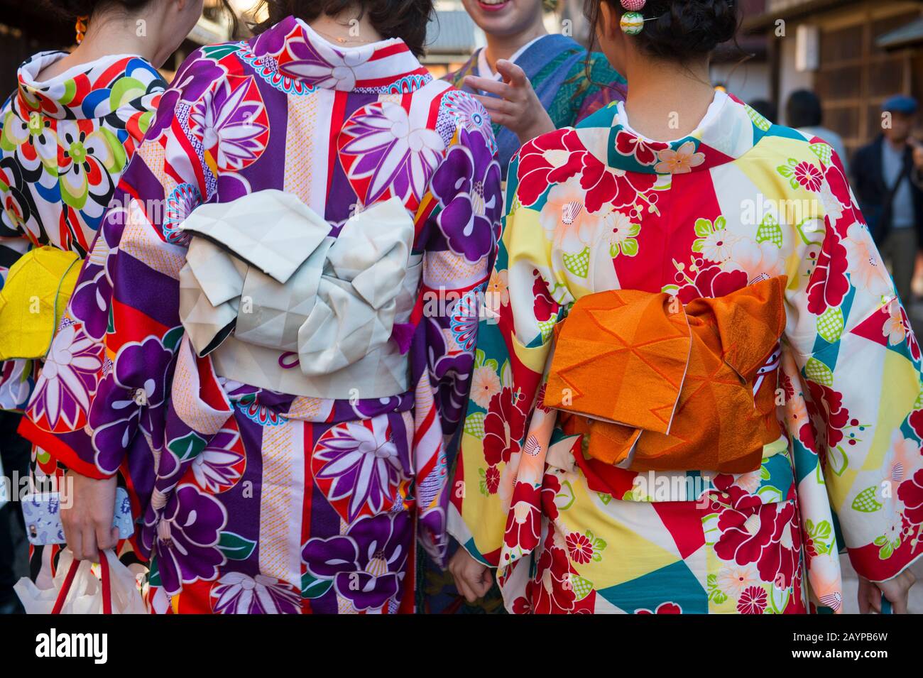 Details zu den Rückseiten von Kimonos im Distrikt Higashi Chaya (Vergnügungsviertel) in Canazawa, Präfektur Ishikawa, auf Honshu-Insel, Japan. Stockfoto