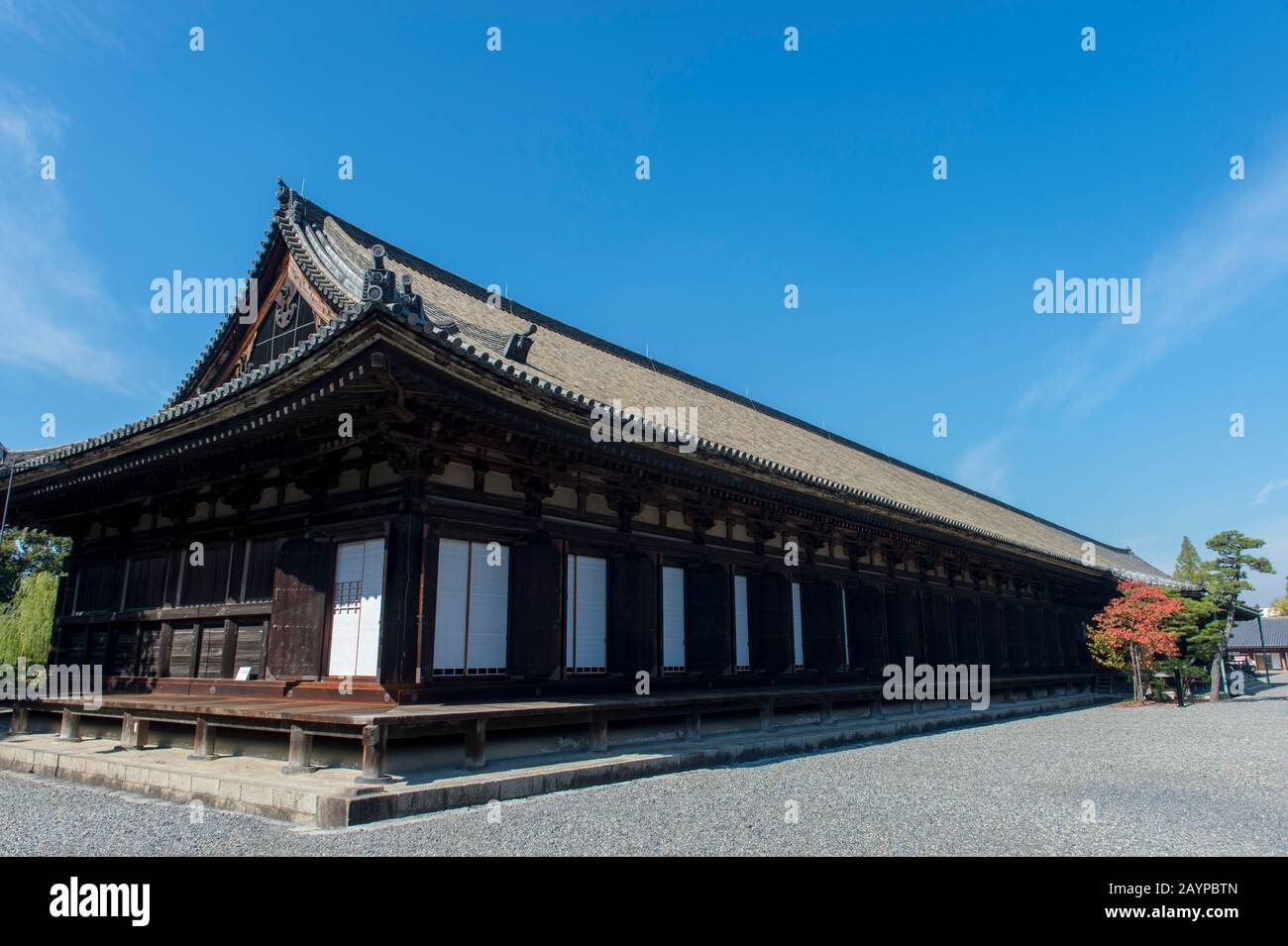 Der Sanjusangendo-Tempel in Kyoto, Japan, verfügt über einen riesigen Saal mit 1.001 Kannon-Figuren, die im 12. Und 13. Jahrhundert geschnitzt wurden. Stockfoto