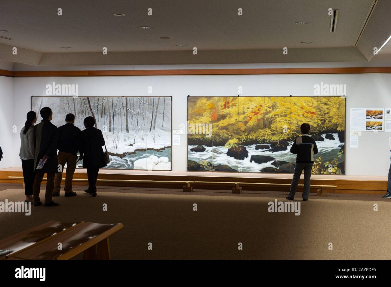Menschen im Narukawa Art Museum im Hakone Gebiet der Präfektur Kanagawa in Honshu, Japan. Stockfoto