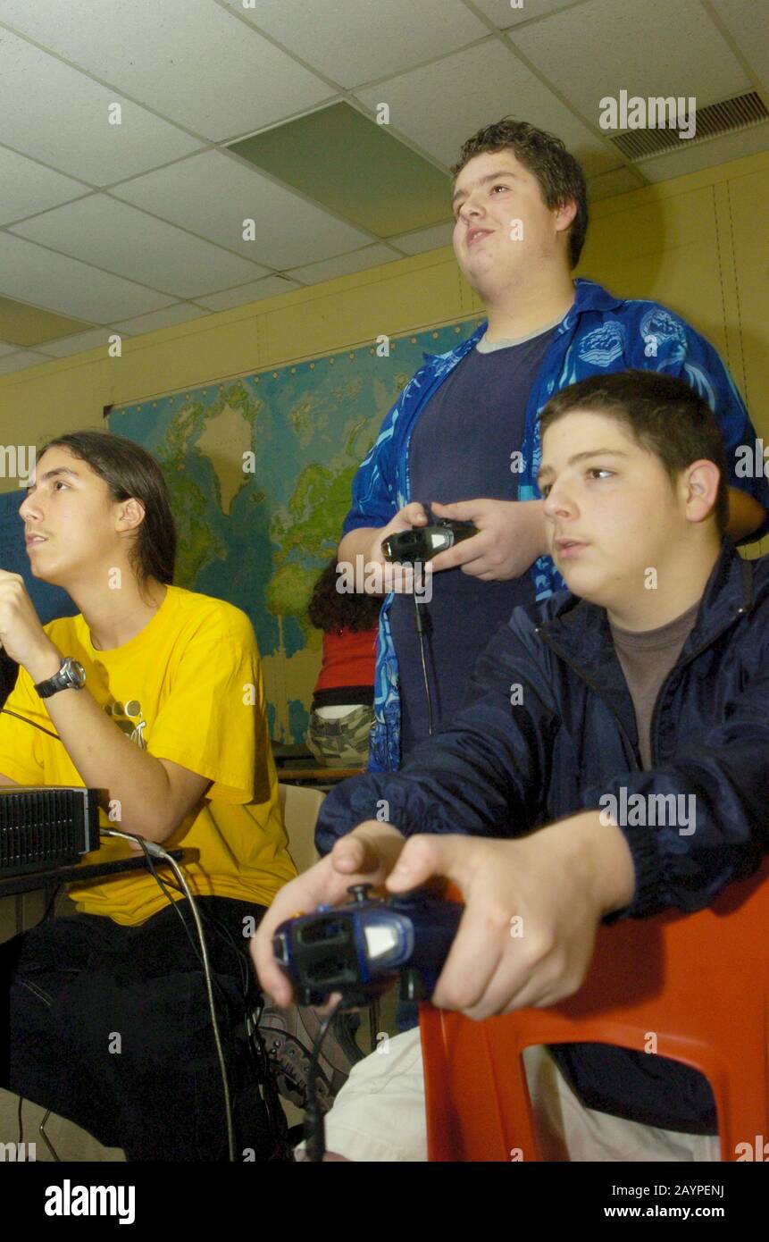 5. Februar 2005, Austin, Texas: Computer-Gaming-Club nach der Schule an der Travis High School in Austin, wo Schüler neue Spiele und mögliche Karrieren in der Spielebranche lernen. ©Bob Daemmrich Stockfoto