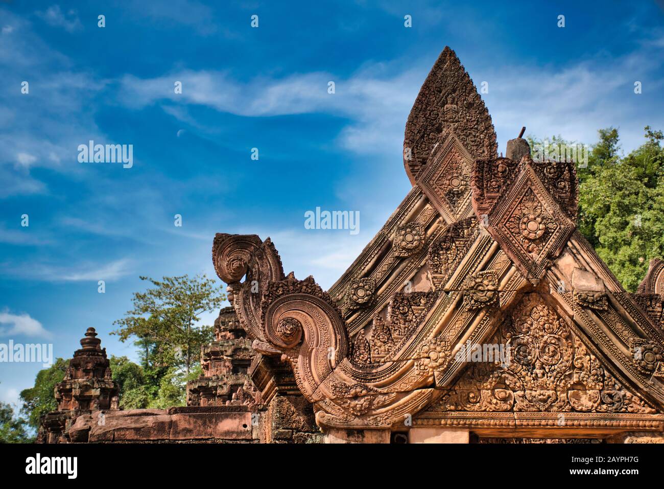 Banteay Srei oder Banteay Srey Temple Site unter den alten Ruinen des Hindutempel-Komplexes Angkor Wat in Siem Reap, Kambodscha. Der Tempel ist gewidmet Stockfoto