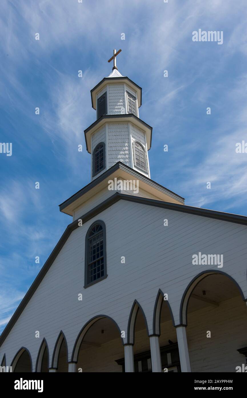 Die Kirche (1750-1790) in Dalcahue, einem UNESCO-Weltkulturerbe, ist eine der ältesten Kirchen auf der Chiloe-Insel im Süden Chiles. Stockfoto