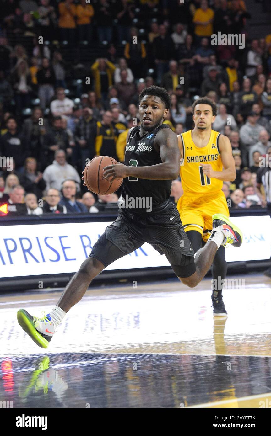 Wichita, Kansas, USA. Februar 2020. Wichita State Shockers Guard Jamarius Burton (2) fährt während des NCAA-Basketballspiels zwischen der Tulane Green Wave und den Wichita State Shockers in der Charles Koch Arena in Wichita, Kansas, zum Korb. Kendall Shaw/CSM/Alamy Live News Stockfoto