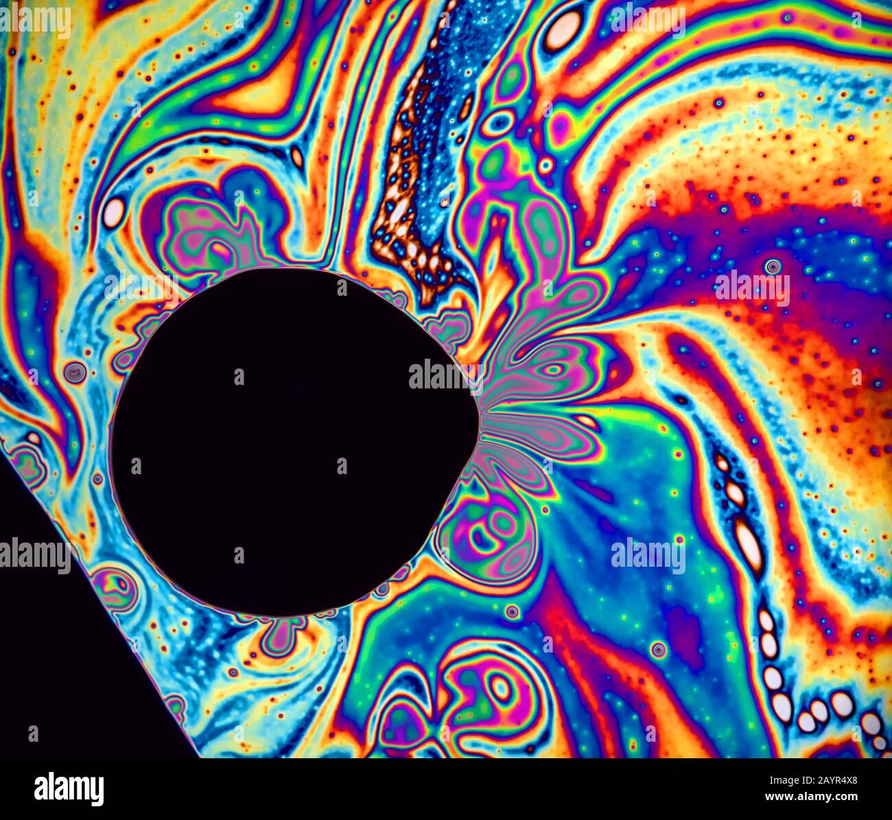 Oberfläche einer Seifenblase mit Interferenzeffekt, Deutschland Stockfoto