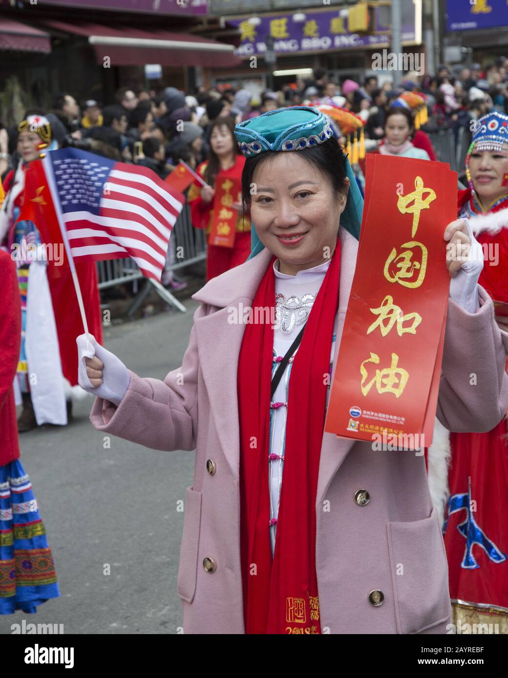 Die chinesische Neujahrsparade wurde im Jahr der Ratte 2020 am East Broadway und in der Eldridge Street in Chinatown in New York City begrüßt. Stockfoto