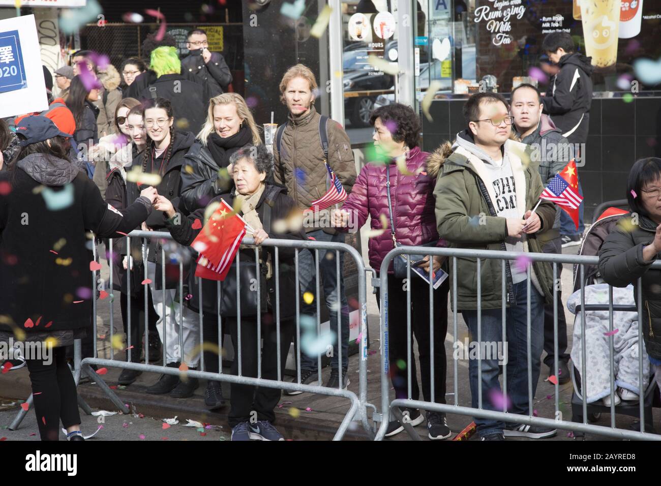 Die chinesische Neujahrsparade wurde im Jahr der Ratte 2020 am East Broadway und in der Eldridge Street in Chinatown in New York City begrüßt. Stockfoto Die chinesische Neujahrsparade wurde im Jahr der Ratte 2020 am East Broadway und in der Eldridge Street in Chinatown in New York City begrüßt. Stockfoto