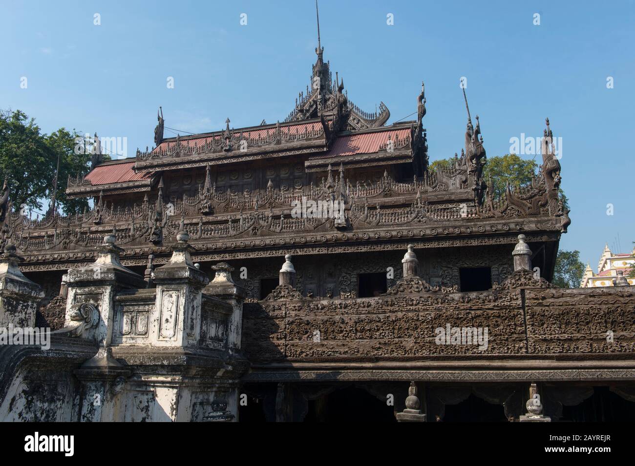 Das Kloster Shwenandaw (Kloster Goldener Palast) wurde im Jahr 1880 von König Thibaw Min erbaut und mit seinen Teakholzschnitzereien buddhistischer Mythen ursprünglich PA Stockfoto