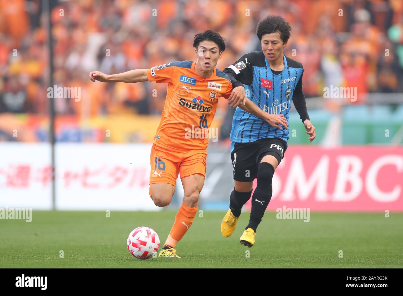Kawasaki Todoroki Stadium, Kanagawa, Japan. Februar 2020. (L bis R) Kenta Nishizawa (S-Pulse), Yasuto Wakizaka (Frontale), 16. FEBRUAR 2020 - Fußball/Fußball: 2020 J. League YBC Levain Cup Gruppenspiel zwischen Kawasaki Frontale 5-1 Shimizu S-Pulse im Kawasaki Todoroki Stadium, Kanagawa, Japan. Credit: Yutaka/AFLO SPORT/Alamy Live News Stockfoto