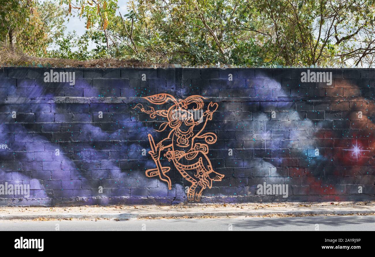 Straßenkunst in Merida, Yucatan, Mexiko, die einen Maya-Krieger darstellt. Stockfoto