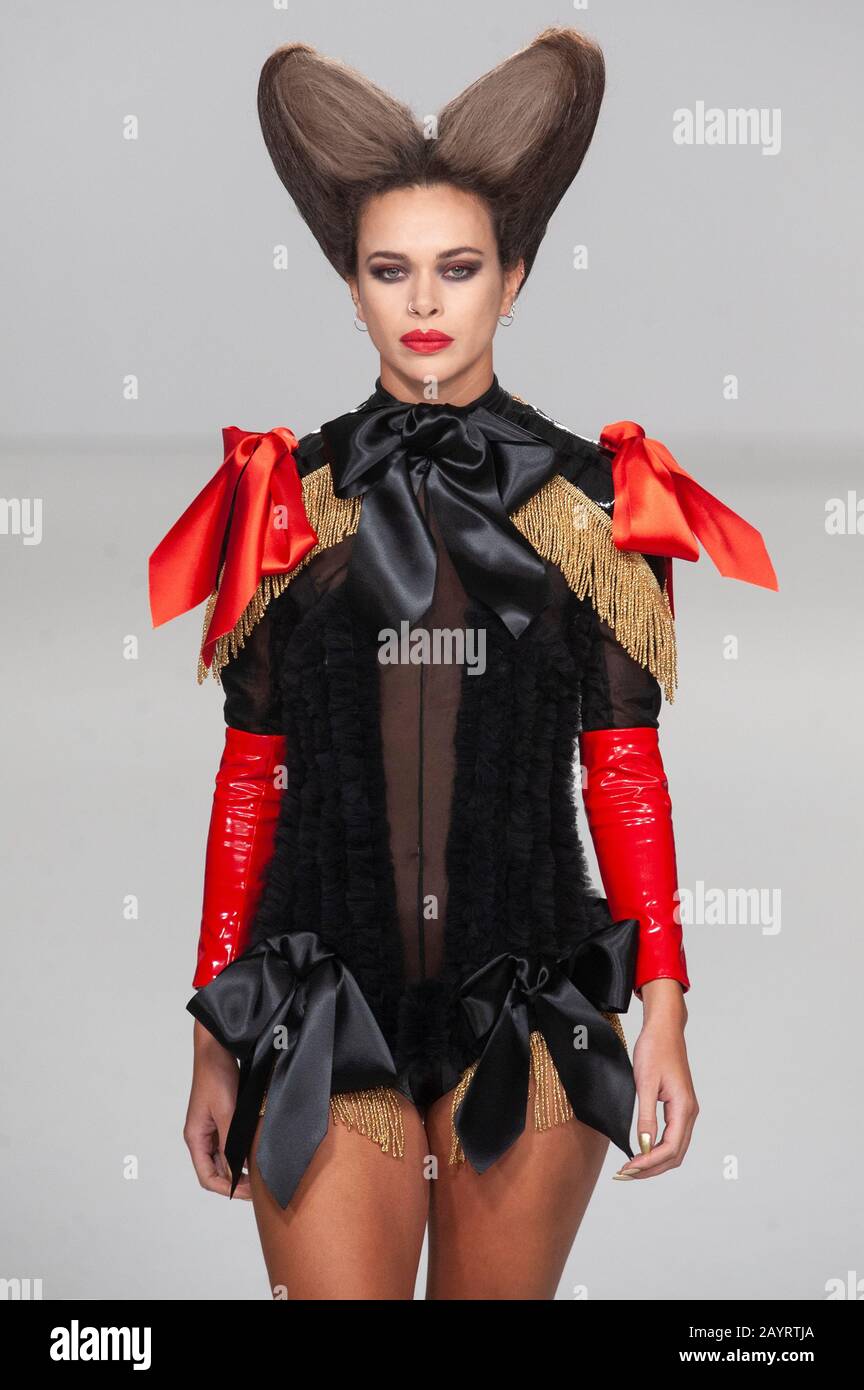 PAM Hogg AW20 Catwalk Show während der London Fashion Week bei Fashion Scout, Victoria House, London, Großbritannien. Haarstyling von Toni & Guy. Credit: Antony Nettle/Alamy Live News Stockfoto