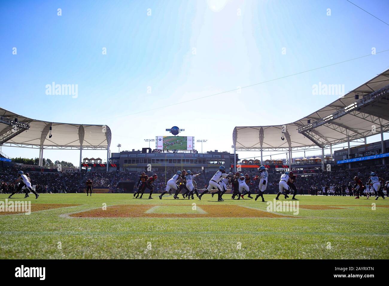 16. Februar 2020: Die Dallas Renegades spielen tief im eigenen Territorium während des Spiels zwischen Dallas Renegades und Los Angeles Wildcats, Dignity Health Sports Park, Carson, CA. Peter Joneleit/CSM Stockfoto