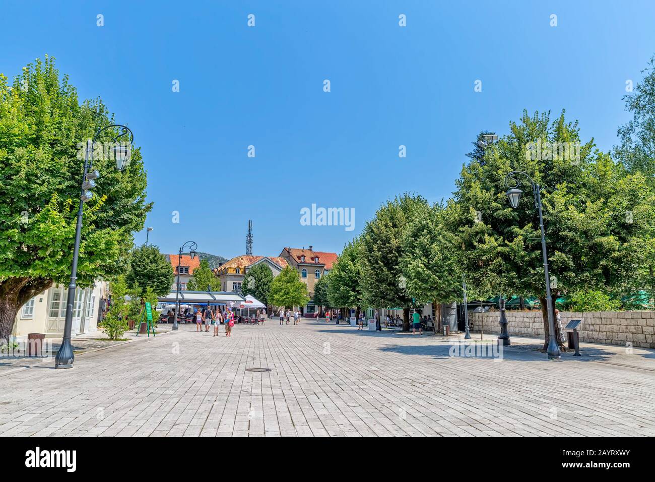 Promenade am Dvorski Platz Cetinje Stockfoto