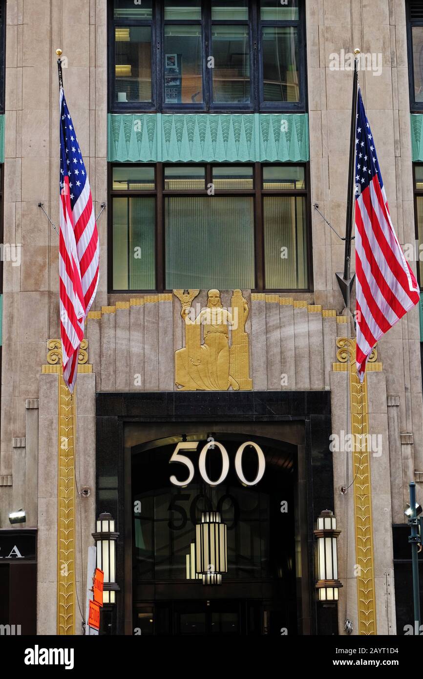 Verziert; Eingang; 500 Fifth Avenue, ein amerikanisches Kunstdeco Skyscraper Meisterwerk, Rockefeller Plaza Midtown Manhattan, New York City Stockfoto