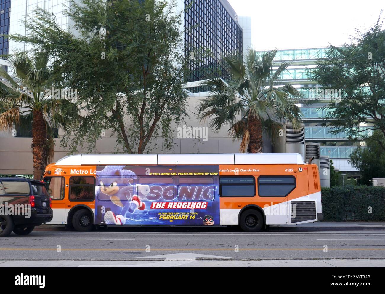Los Angeles, Kalifornien, USA 17. Februar 2020 EINE allgemeine Ansicht der Atmosphäre des Busses mit Sonic the Hedgehog Ad am 17. Februar 2020 in Los Angeles, Kalifornien, USA. Foto von Barry King/Alamy Stock Photo Stockfoto