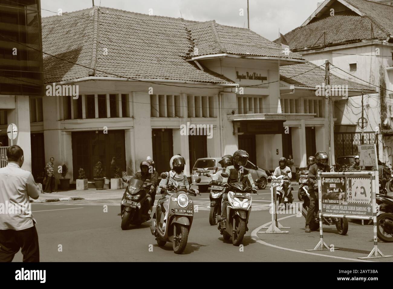 Eine Ecke der Stadt Bandung, die häufig in Gebäuden des kulturellen Erbes auf Jalan Braga, dem Zentrum des niederländischen Vereins, zu finden ist Stockfoto