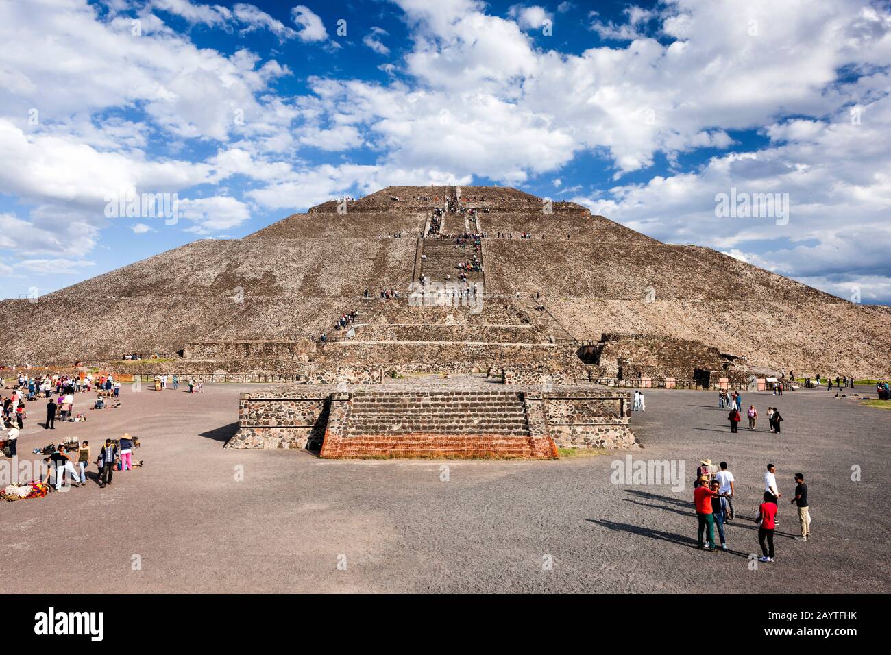 Pyramide der Sonne, Teotihuacan, Vorort von Mexiko-Stadt, Mexiko, Mittelamerika Stockfoto