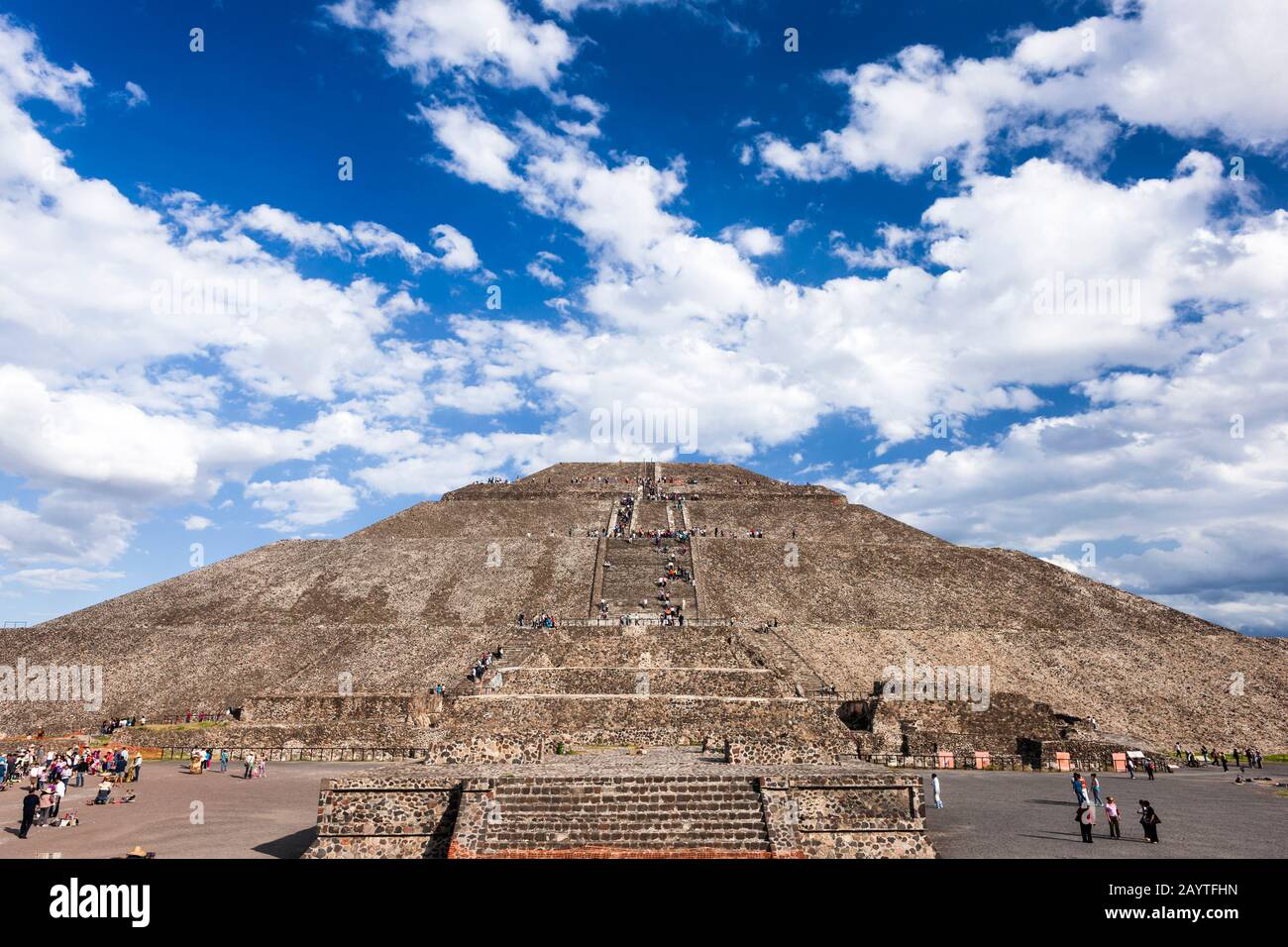 Pyramide der Sonne, Teotihuacan, Vorort von Mexiko-Stadt, Mexiko, Mittelamerika Stockfoto