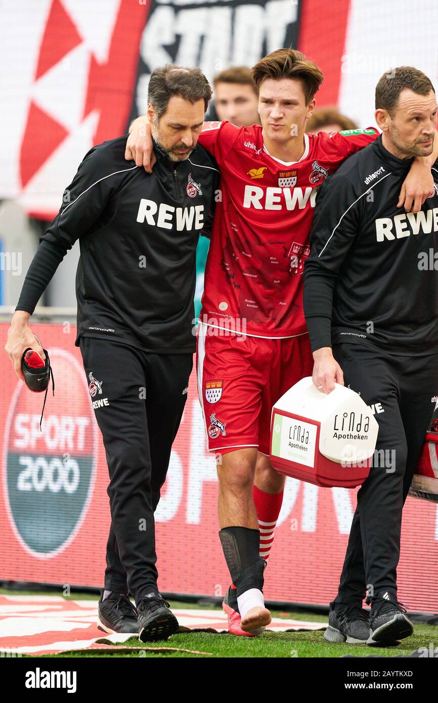 Fußball Köln - München, Köln 16. Februar 2020. Noah KATTERBACH, 1.FCK 34 Verletzung 1.FC KÖLN - FC BAYERN MÜNCHEN 1-4 - DFL-VORSCHRIFTEN VERBIETEN DIE VERWENDUNG VON FOTOS als BILDSEQUENZEN und/oder QUASI-VIDEO - 1.Deutsche Fußball-Liga, Düsseldorf, 16. Februar 2020. Saison 2019/2020, Spieltag 22, FCB, München © Peter Schatz / Alamy Live News Stockfoto