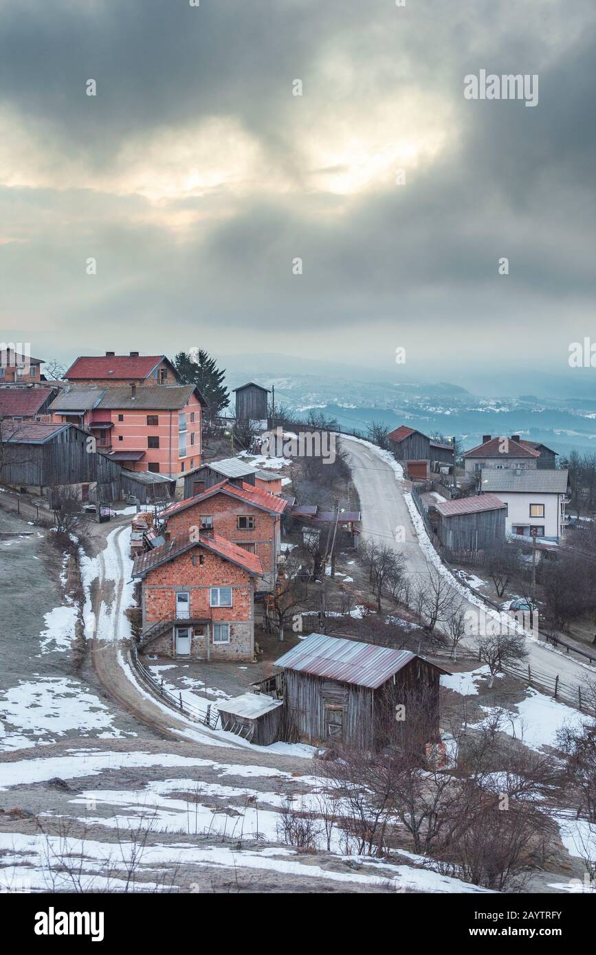 Morgen im Winter Rhodopen-Berg, Bulgarien Stockfoto