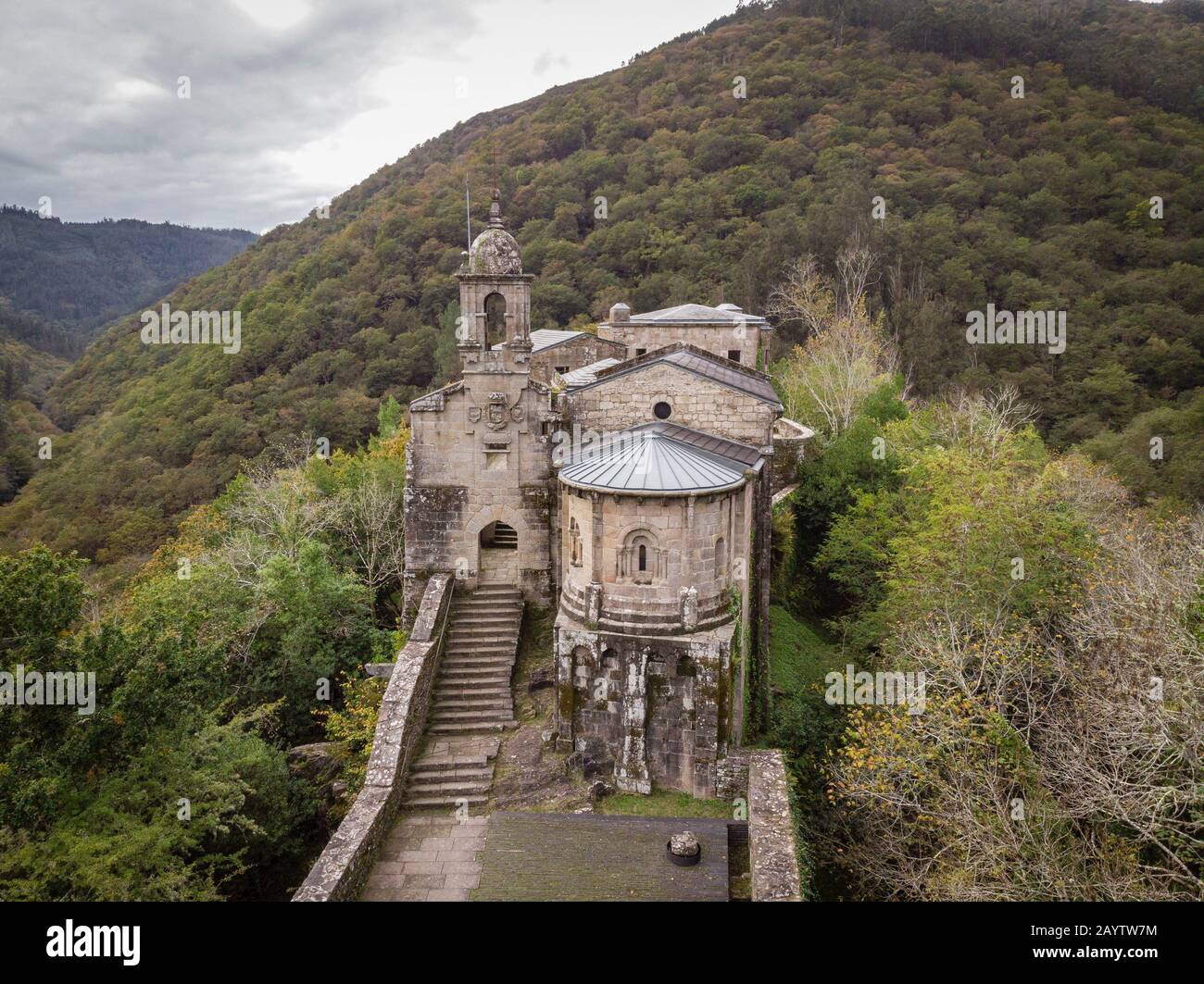 Monasterio de San Juan de Caaveiro, parque Natural Fragas del Eume? Provincia de La Coruña, Galicien, Spanien. Stockfoto