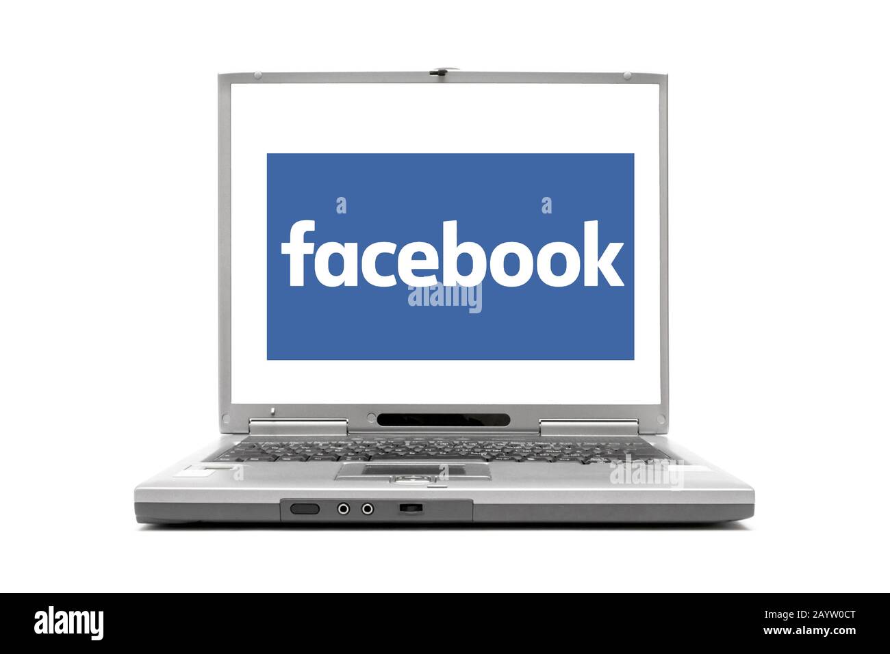 Laptop mit Facebook-Logo auf dem Display Stockfoto