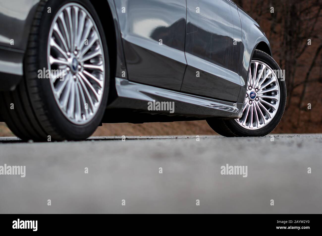 Cluj-Napoca, Cluj/Rumänien-01.31.2020-Ford Mondeo MK5 Sport Edition mit  dynamischen LED-Scheinwerfern, Sport Front Bumper,  18-Zoll-Leichtmetallfelgen, Aston Martin Stockfotografie - Alamy