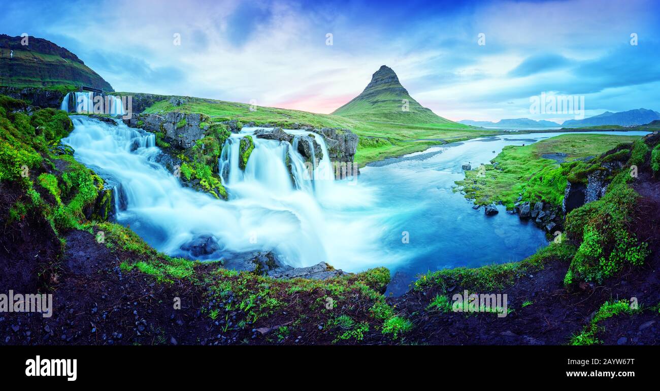 Wunderschöne Landschaft mit Kirkjufellsfoss Wasserfall und Kirkjufell Berg, Island, Europa. Stockfoto