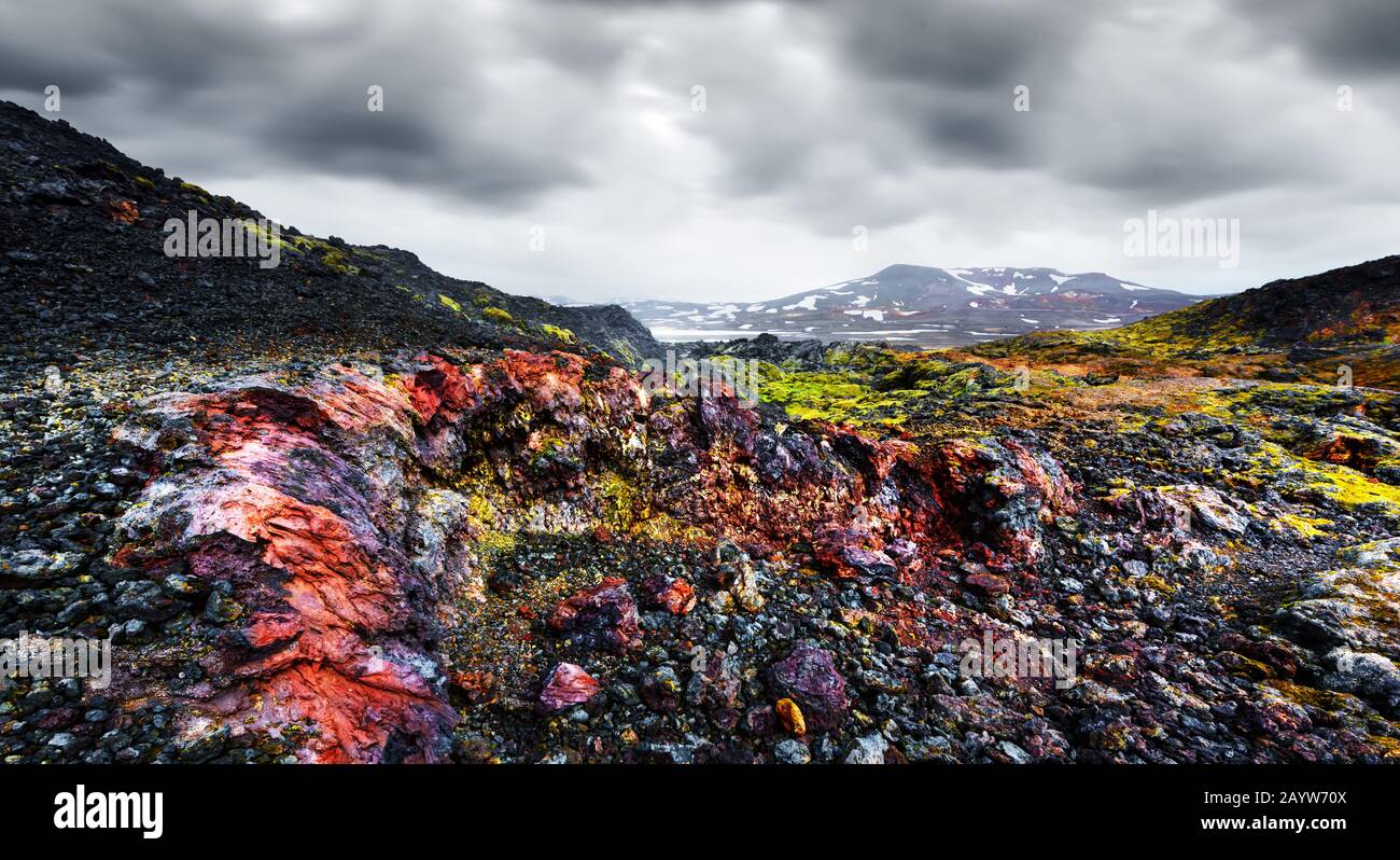 Panoramasicht auf das Reeky-Lavas-Feld im Geothermaltal Leirhnjukur, in der Nähe des Vulkans Krafla, Island, Europa. Landschaftsfotografie Stockfoto