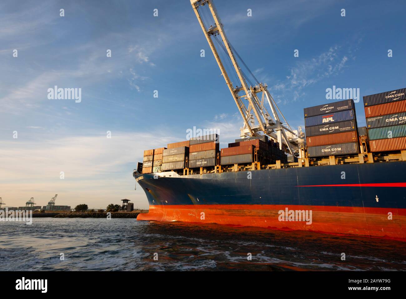 Containerschiff "President Kennedy" entladen am Dockside Port von Oakland, San Francisco, Kalifornien USA Stockfoto