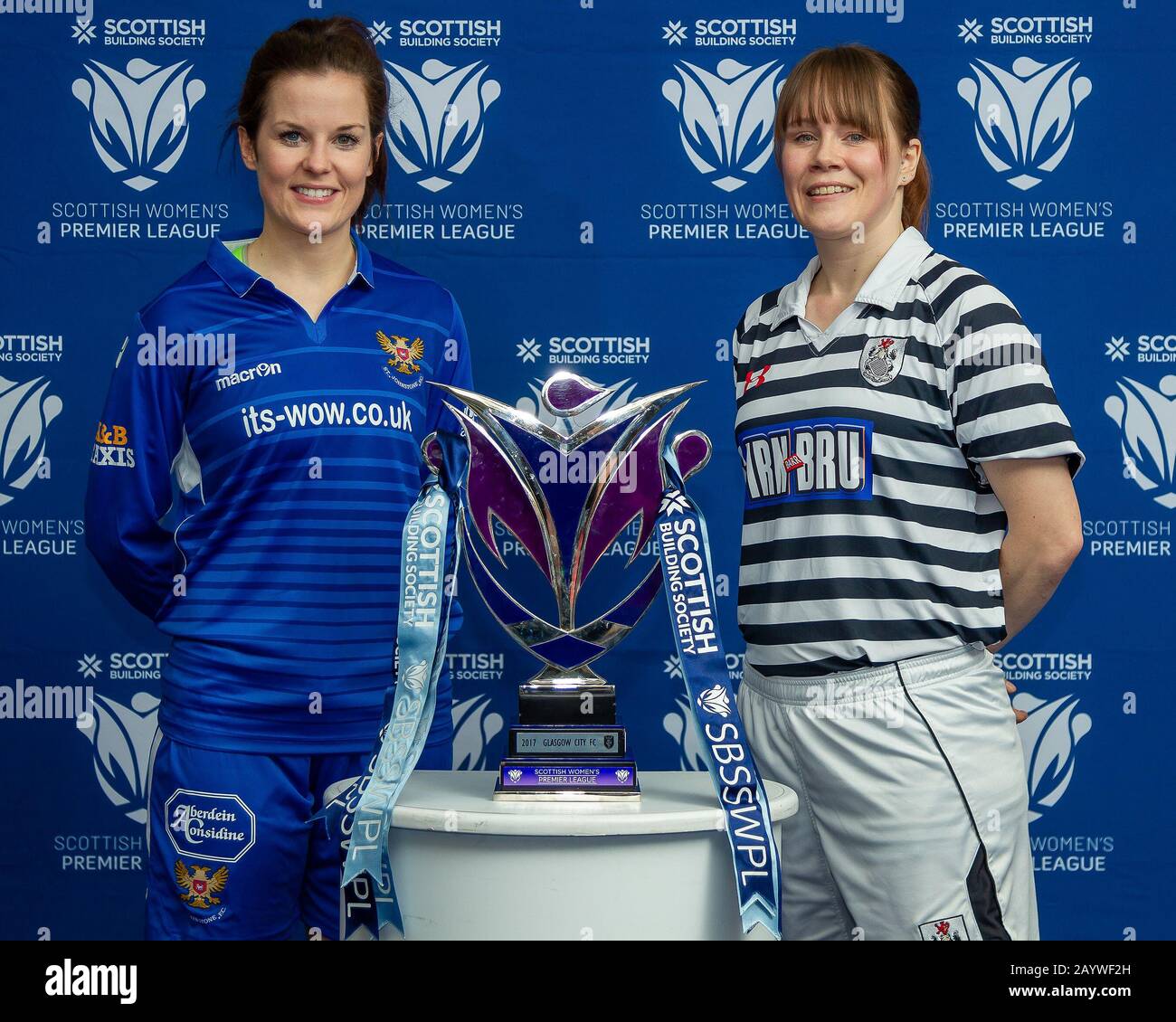 Glasgow, Großbritannien. Februar 2020. Jayne Cameron von Queen's Park LFC & Jade Greenshields von St Johnstone LFC während der Saisoneinführungsveranstaltung der Scottish Building Society Scottish Women's Premier League im Nationalstadion Hampden Park, Glasgow, Montag, 17. Februar 2020 - Credit Colin Poultney/Alamy Live News Stockfoto