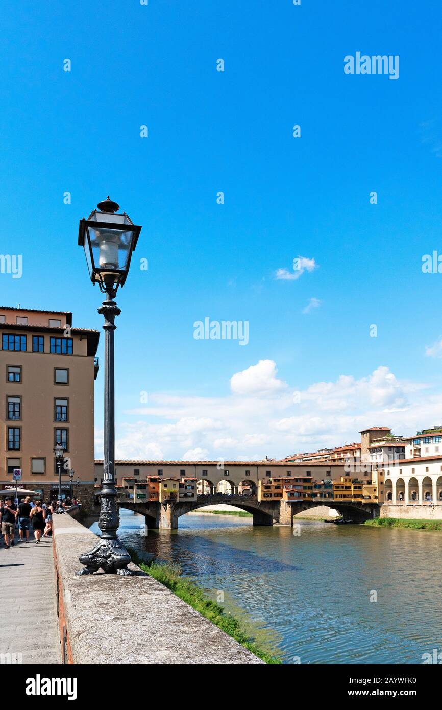 Der Fluss arno, der durch die Stadt florenz, die toskana, italien führt Stockfoto