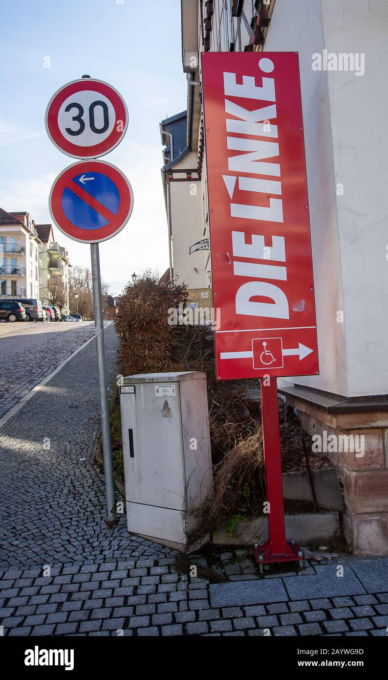 Bad Salzungen,Deutschland-Februar 15.2020: Schild am Eingang der Ortsstelle der deutschen Linkspartei 'Die Linke' Stockfoto