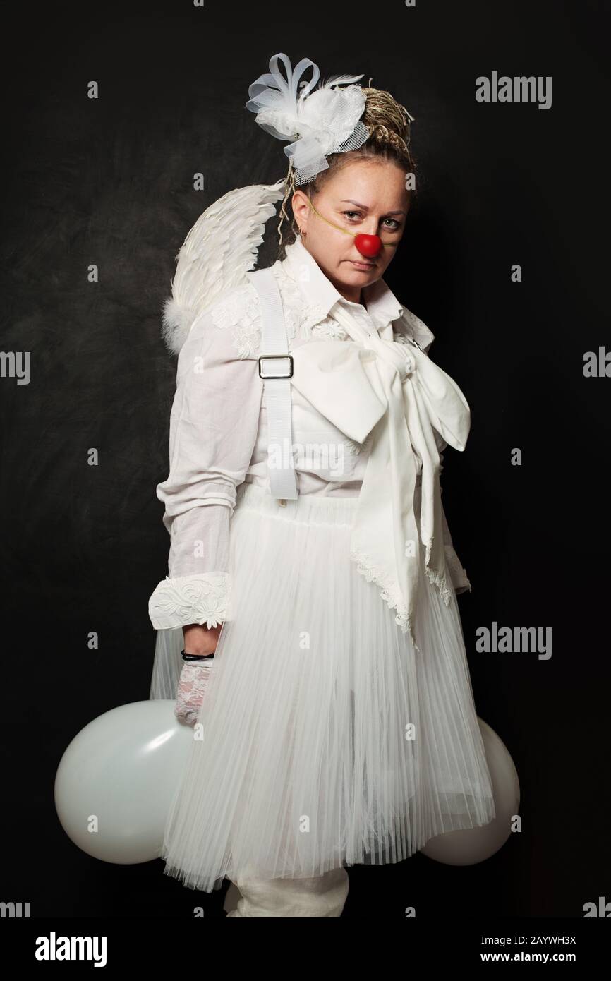 Frau weißer Clown auf Tafel Backgrund Stockfoto
