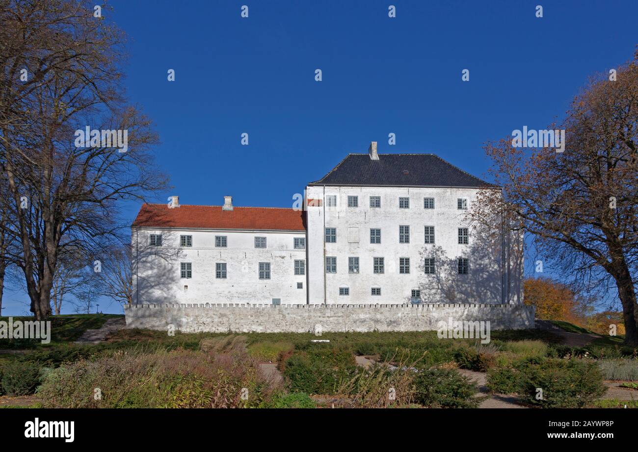 Das vermutlich im 12. Jahrhundert heimste Schloss Dragsholm in Hørve im Nordwesten von Seeland, Dänemark. Jetzt ein berühmtes Restaurant und Hotel. Stockfoto