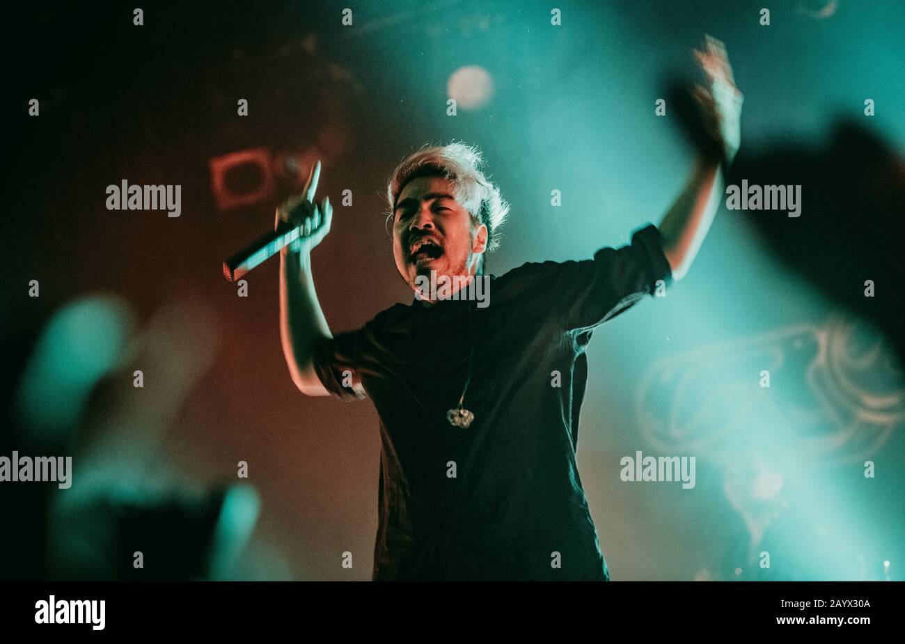 Kopenhagen, Dänemark. Februar 2020. Die japanische Metal-Band Crossfaith führt ein Live-Konzert in Amager Bio in Kopenhagen durch. Hier ist Vokalistin Kenta Koie live auf der Bühne zu sehen. (Foto: Gonzales Foto - Nikolaj Bransholm). Stockfoto