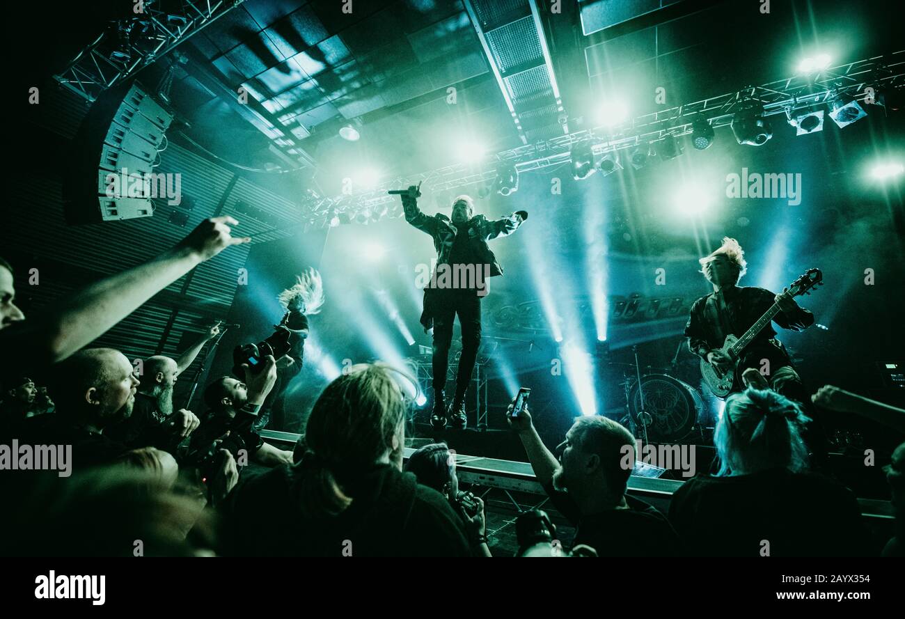 Kopenhagen, Dänemark. Februar 2020. Die japanische Metal-Band Crossfaith führt ein Live-Konzert in Amager Bio in Kopenhagen durch. Hier ist Vokalistin Kenta Koie live auf der Bühne zu sehen. (Foto: Gonzales Foto - Nikolaj Bransholm). Stockfoto