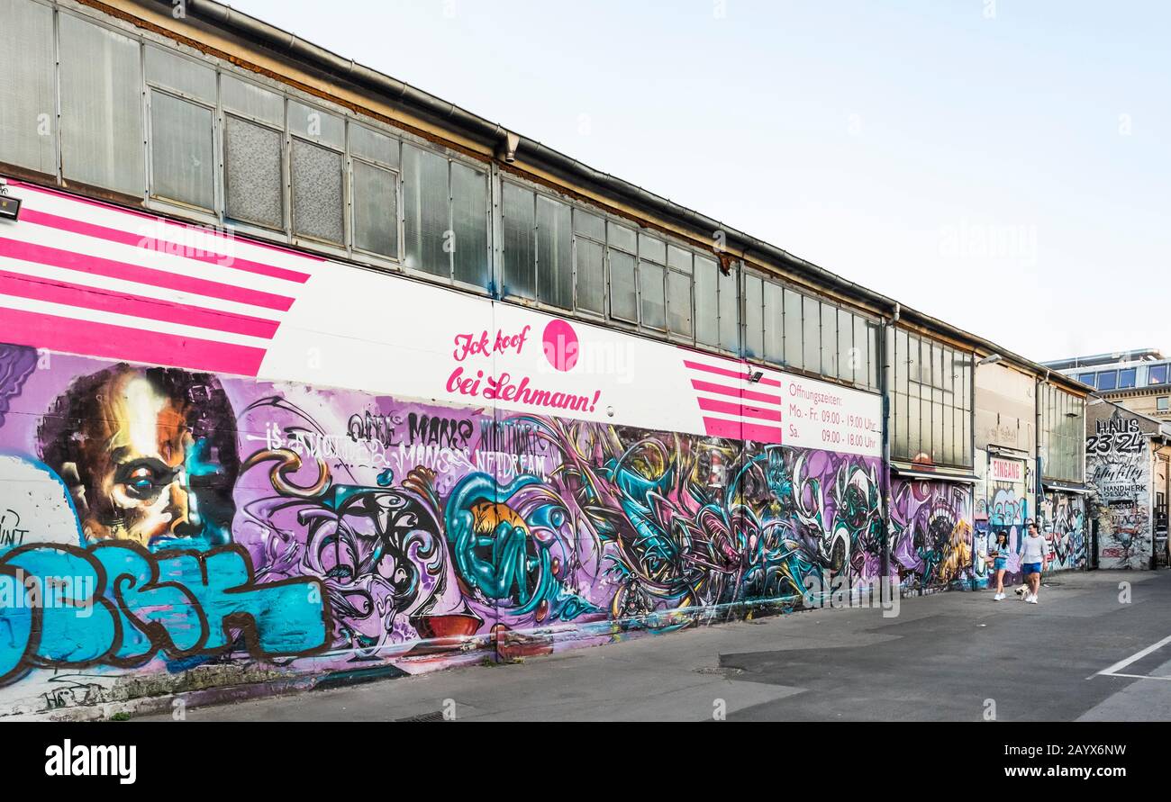 Graffiti am Hangar am Raw Gelaende, alternativer Kulturort Stockfoto
