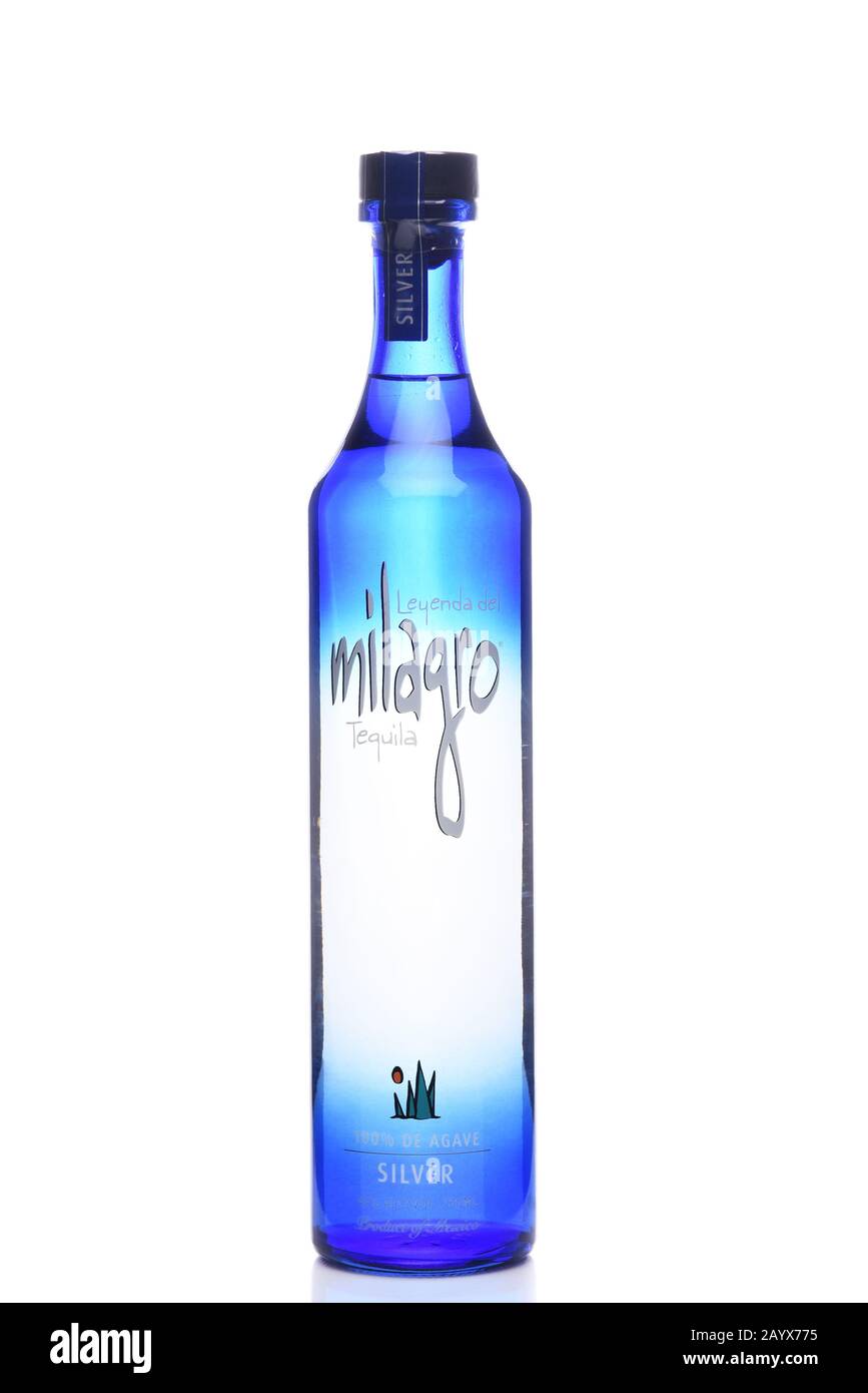 Irvine, KALIFORNIEN - 23. MAI 2018: Eine Flasche Leyenda del Milagro Silver Tequila, ein gut gewachsener, blauer Agave-Tequila, der für seine frischen, frischen, frischen Stockfoto