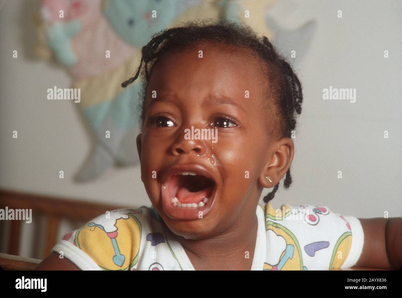 Kleinkind weint Stockfoto