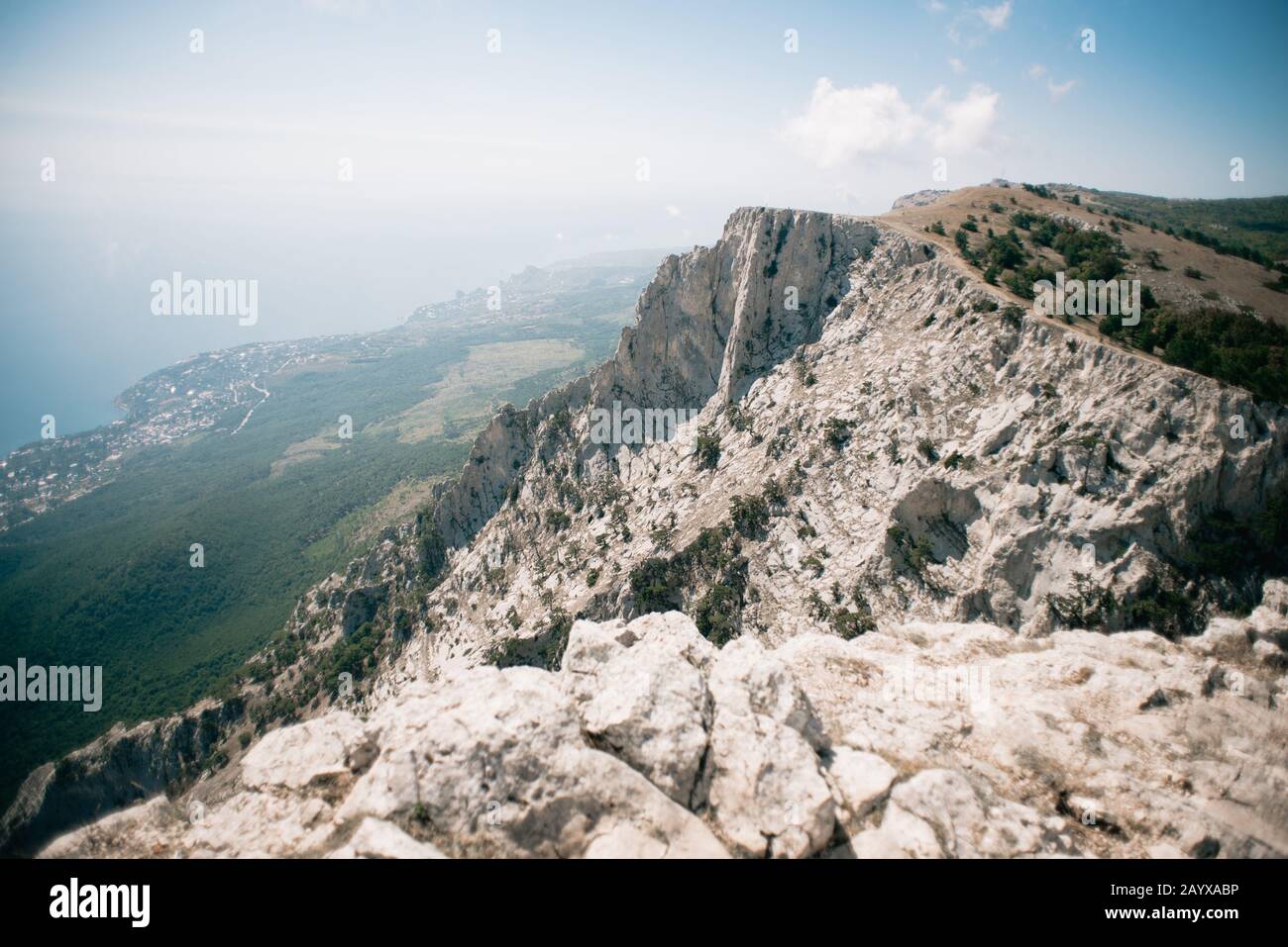 Rocks Ai Petri von Krimbergen. Russland. Schwarzes Meer im Hintergrund. Stockfoto