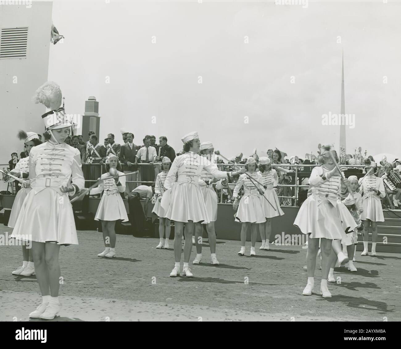 Besondere Tage - Tag der amerikanischen Legionäre - Majoretten mit Schlagstöcken - 1935 - 1945 Stockfoto