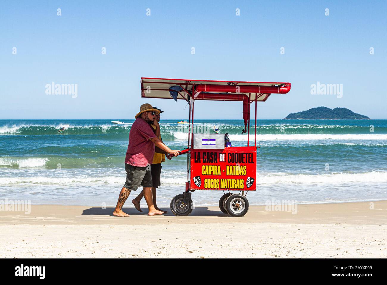 Strandhändler am Acores Beach. Florianopolis, Santa Catarina, Brasilien. Stockfoto