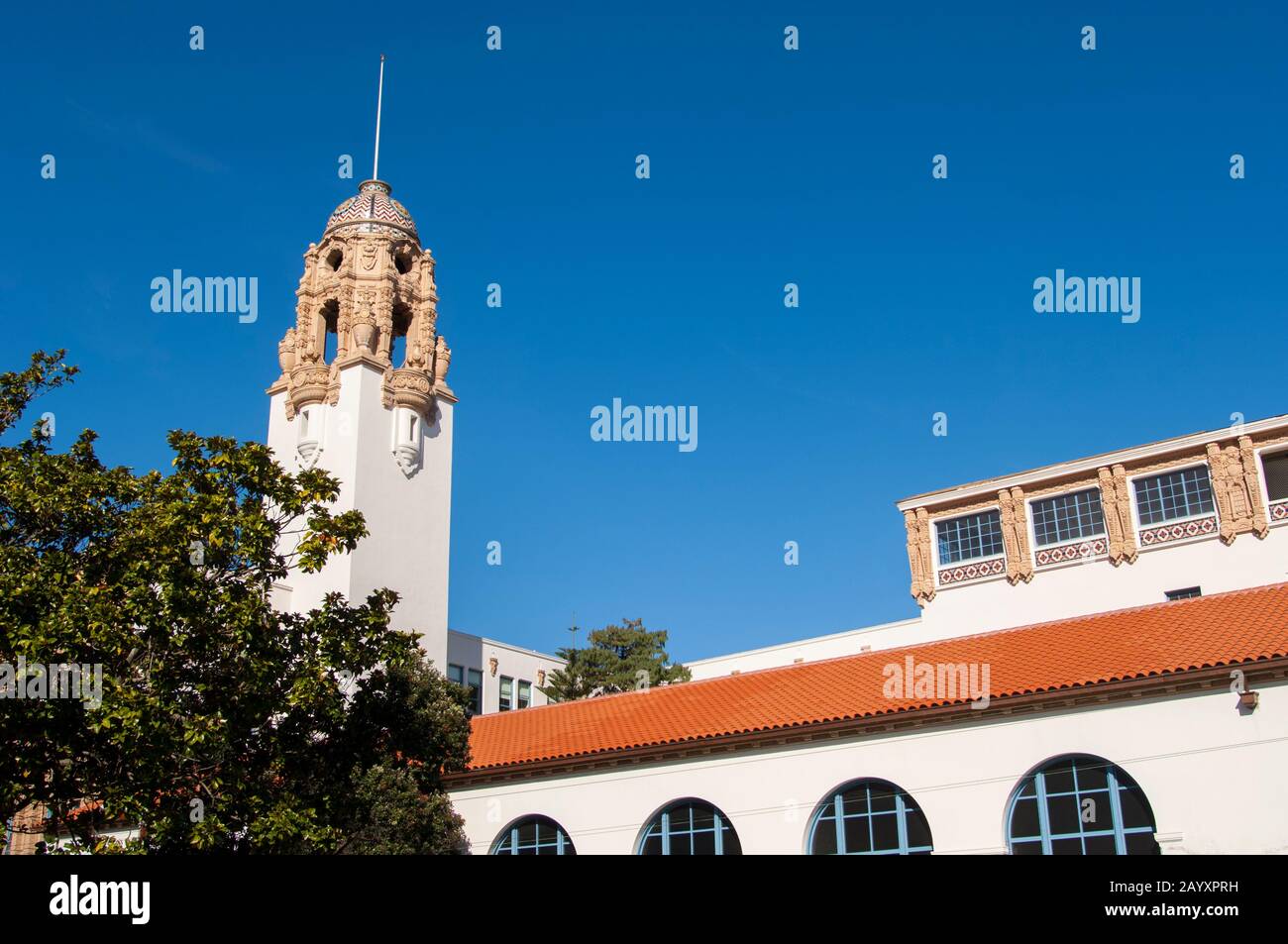 Blick vom Mission Dolores Park vom Uhrturm der Mission High School in San Francisco, Kalifornien, USA. Stockfoto