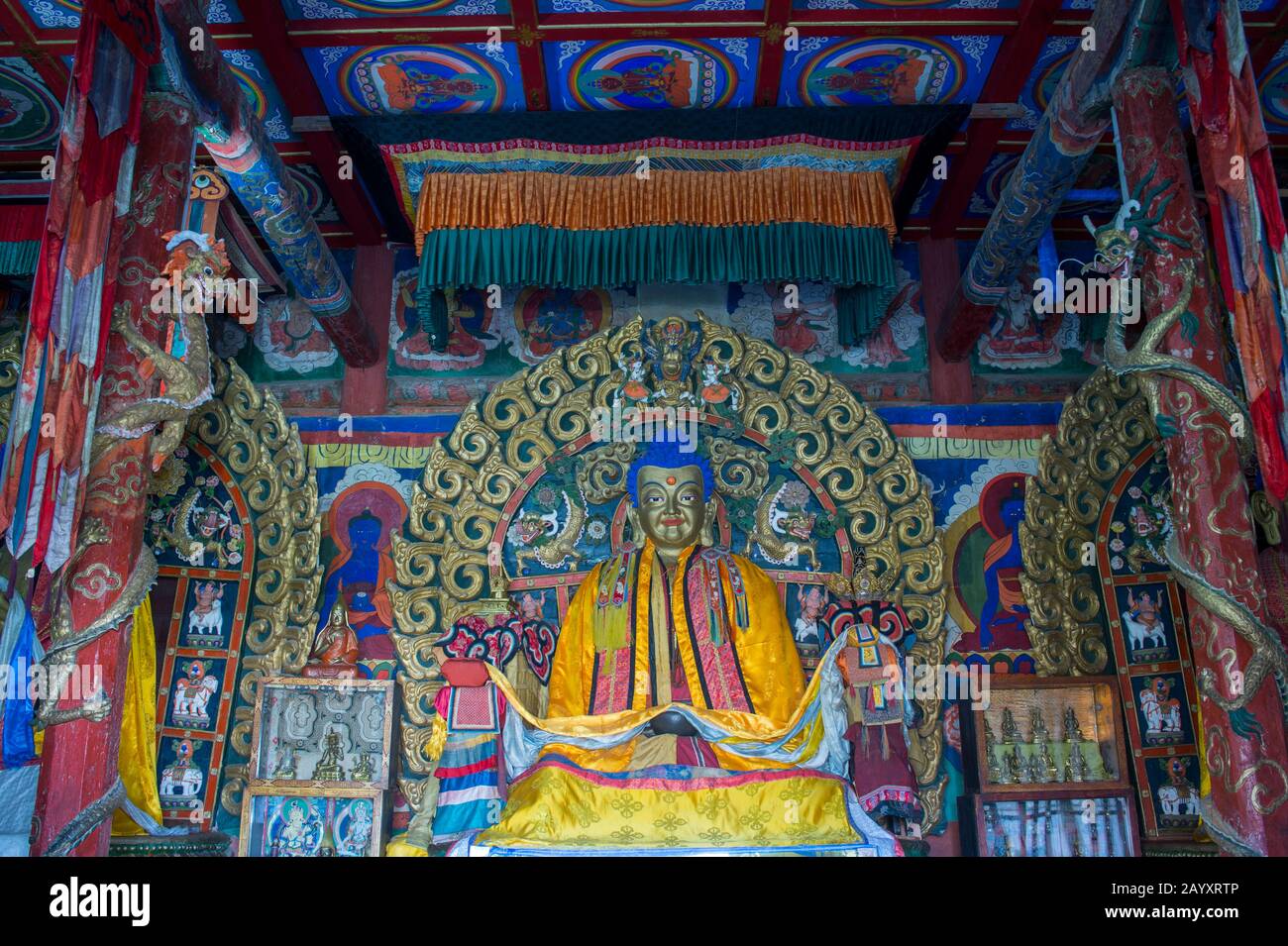 Buddha-Statue im westlichen Zuu-Tempel, Teil des Erdene Zuu Klosterkomplexes in Kharakhorum, der Mongolei, dem größten Kloster der Mongolei (UNESCO Worl Stockfoto