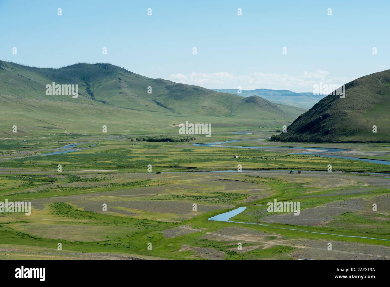 Blick auf das Tal des Orchon River vom historischen Denkmal über Charkhorum, der Mongolei. Stockfoto
