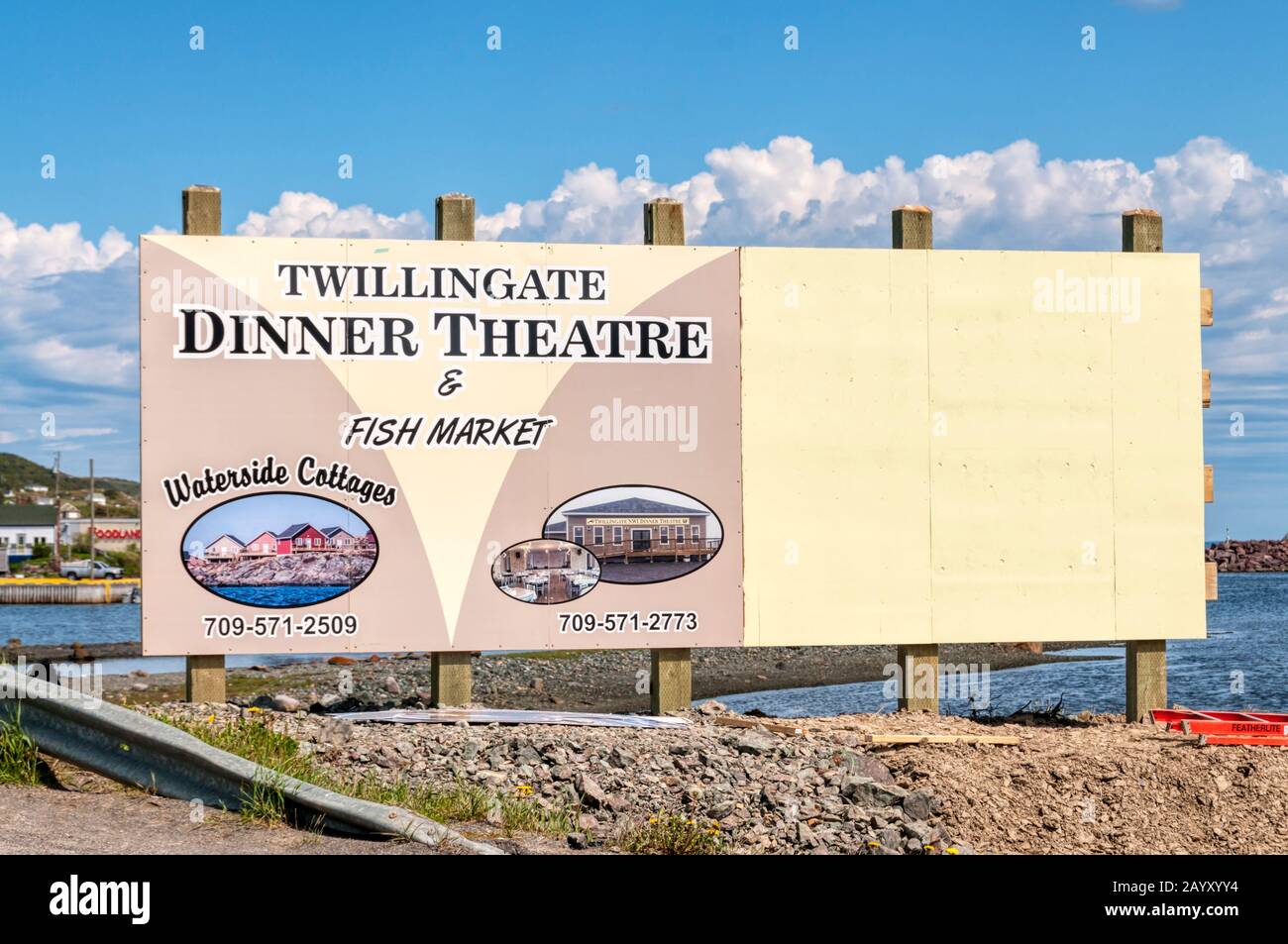 Schild für touristische Attraktionen in Twillingate, Neufundland. Twillingate Dinner Theater & Fischmarkt. Stockfoto