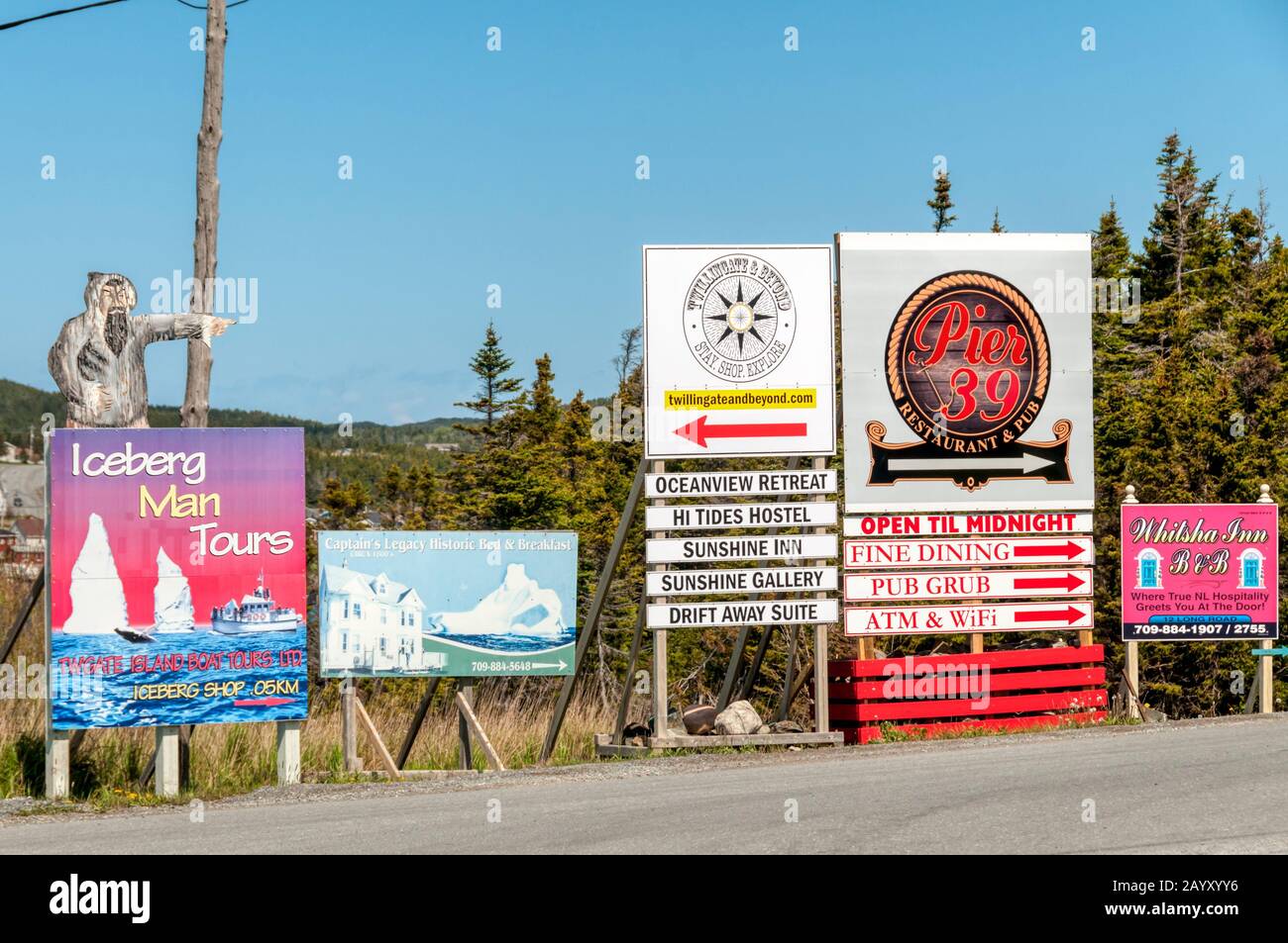 Schilder am Stadtrand von Twillingate in Neufundland geben Details zu den Touristenattraktionen der Stadt an. Stockfoto